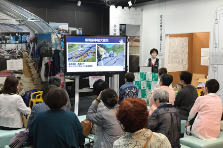 講話やレクチャーの様子1