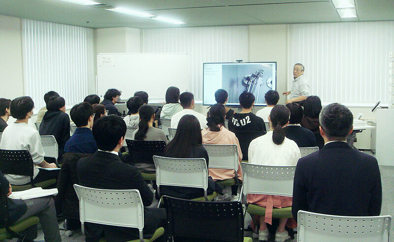 高校生や大学生向けのロボット講演